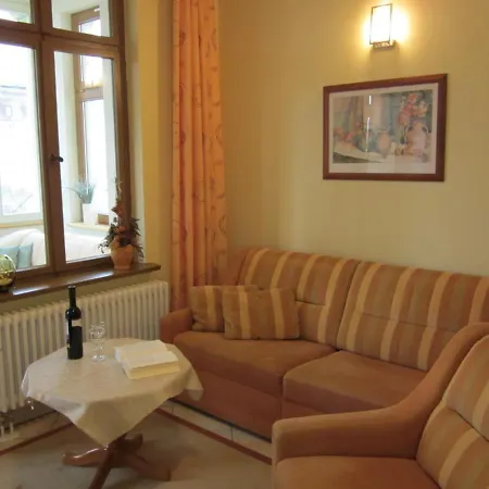 Charmante In Der 1. Reihe Mit Balkon Apartment