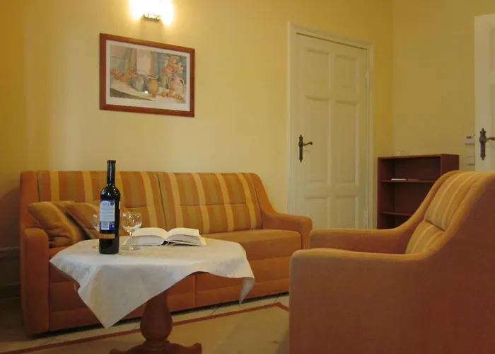 Charmante In Der 1. Reihe Mit Balkon *